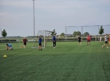 Training van S.K.N.W.K. JO19-1 van donderdag 1 mei 2025 (43/48)
